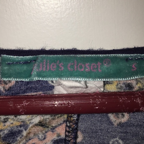 Patterned top - Picture 3 of 3